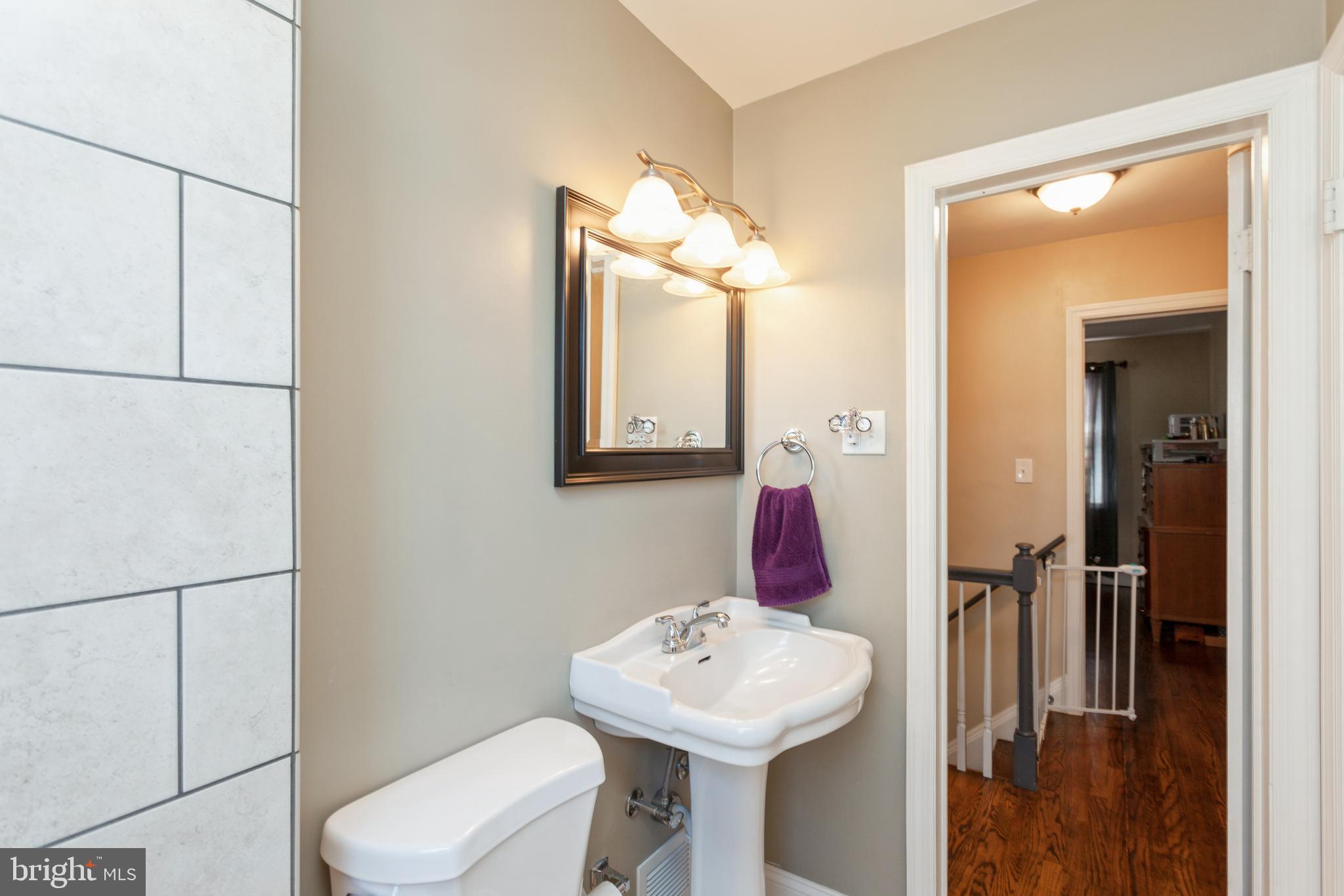 1800 Dunmere Road Baltimore, MD 21222 - Photo 23 of 40 Hall bath up on bedroom level