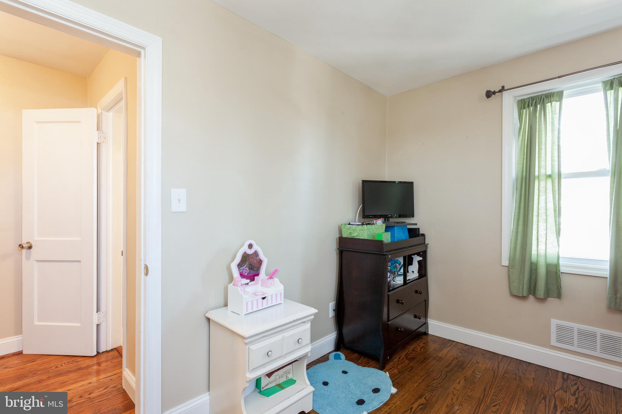 1800 Dunmere Road Baltimore, MD 21222 - Photo 25 of 40 2nd bedroom view 2