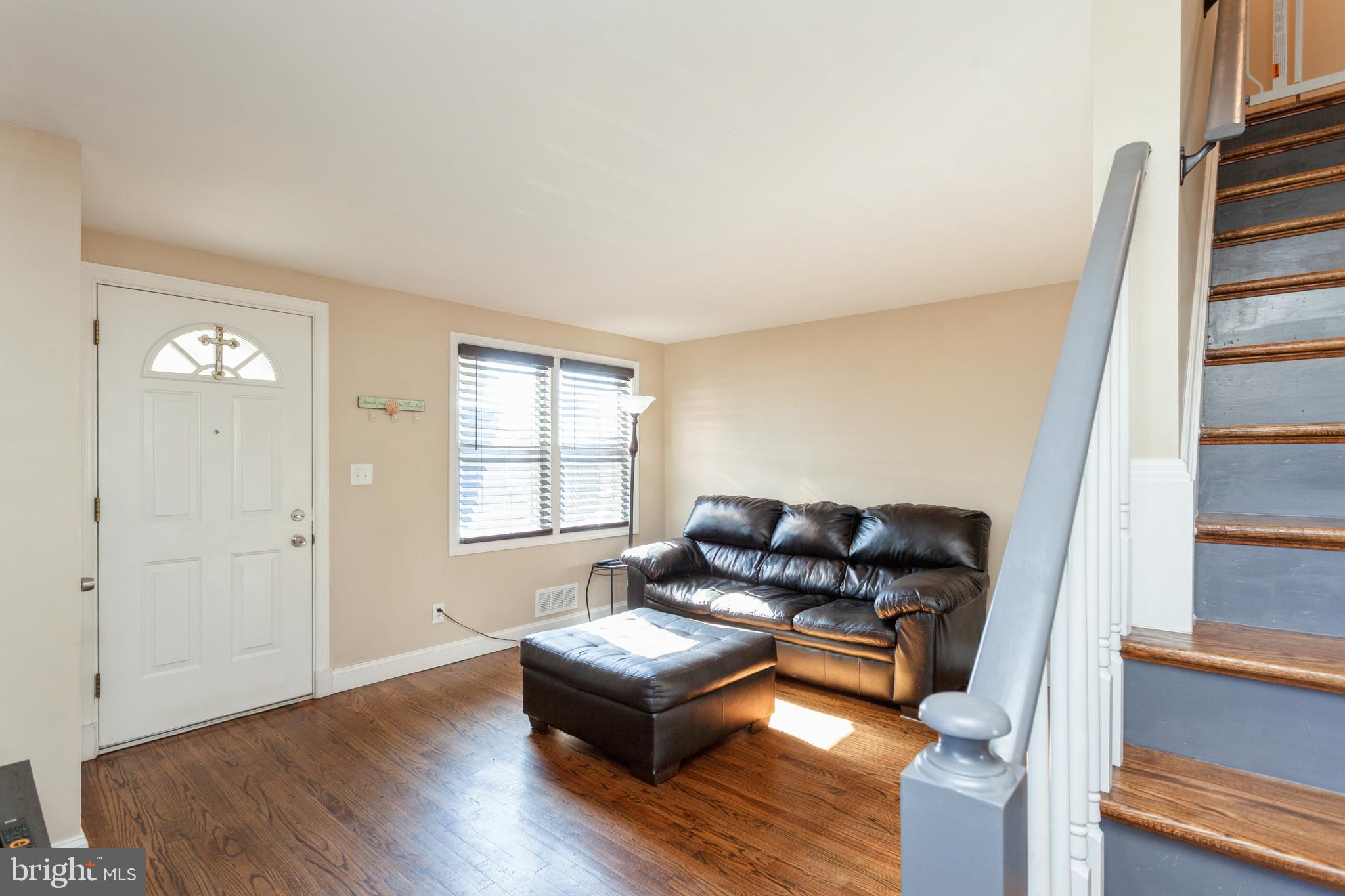 1800 Dunmere Road Baltimore, MD 21222 - Photo 4 of 40 Living room and from door