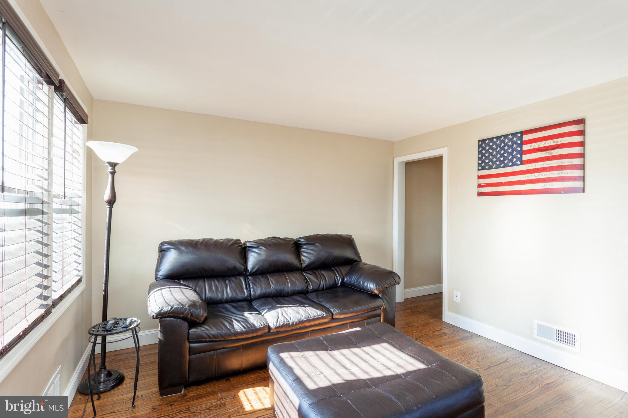1800 Dunmere Road Baltimore, MD 21222 - Photo 5 of 40 Living room view 2