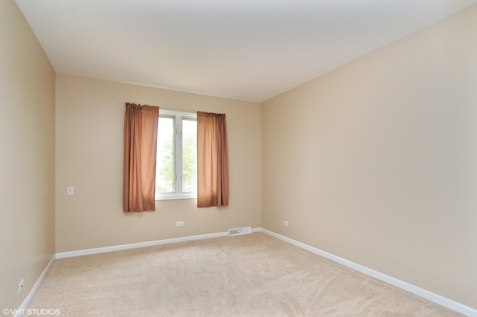 1242 Chanticleer Avenue Bolingbrook, IL 60490 - Photo 9 of 32