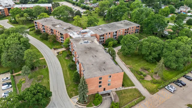 $2,000 | 1405 East Central Road, Unit 110B, Arlington Heights, IL 60005