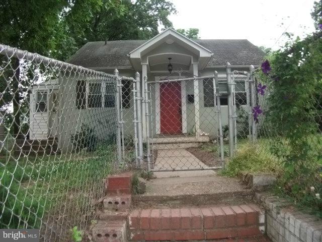 7729 Frederick Road Hyattsville, MD 20784 - Photo 2 of 12 Exterior (General)