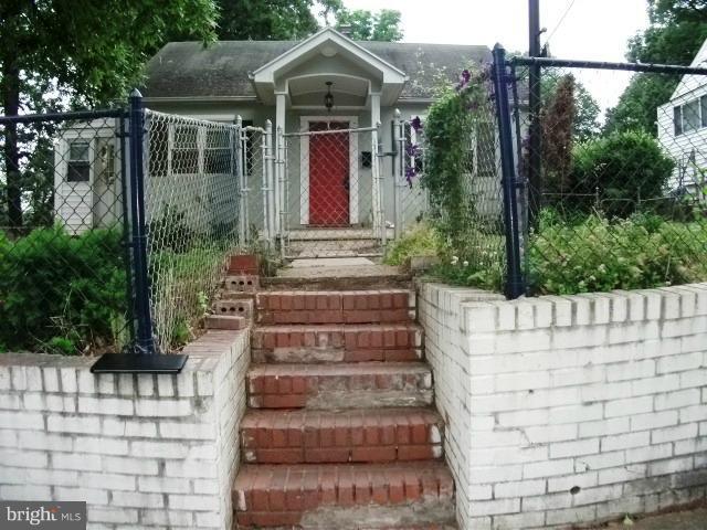 7729 Frederick Road Hyattsville, MD 20784 - Photo 3 of 12 Exterior (General)