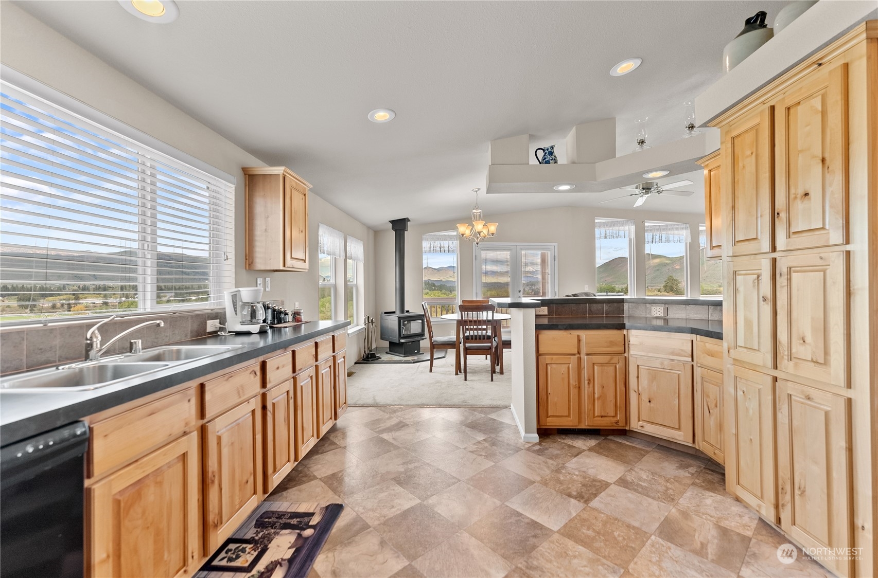 22 Foster Davis Road Winthrop, WA 98862 - Photo 8 of 40 Gallery Image 8