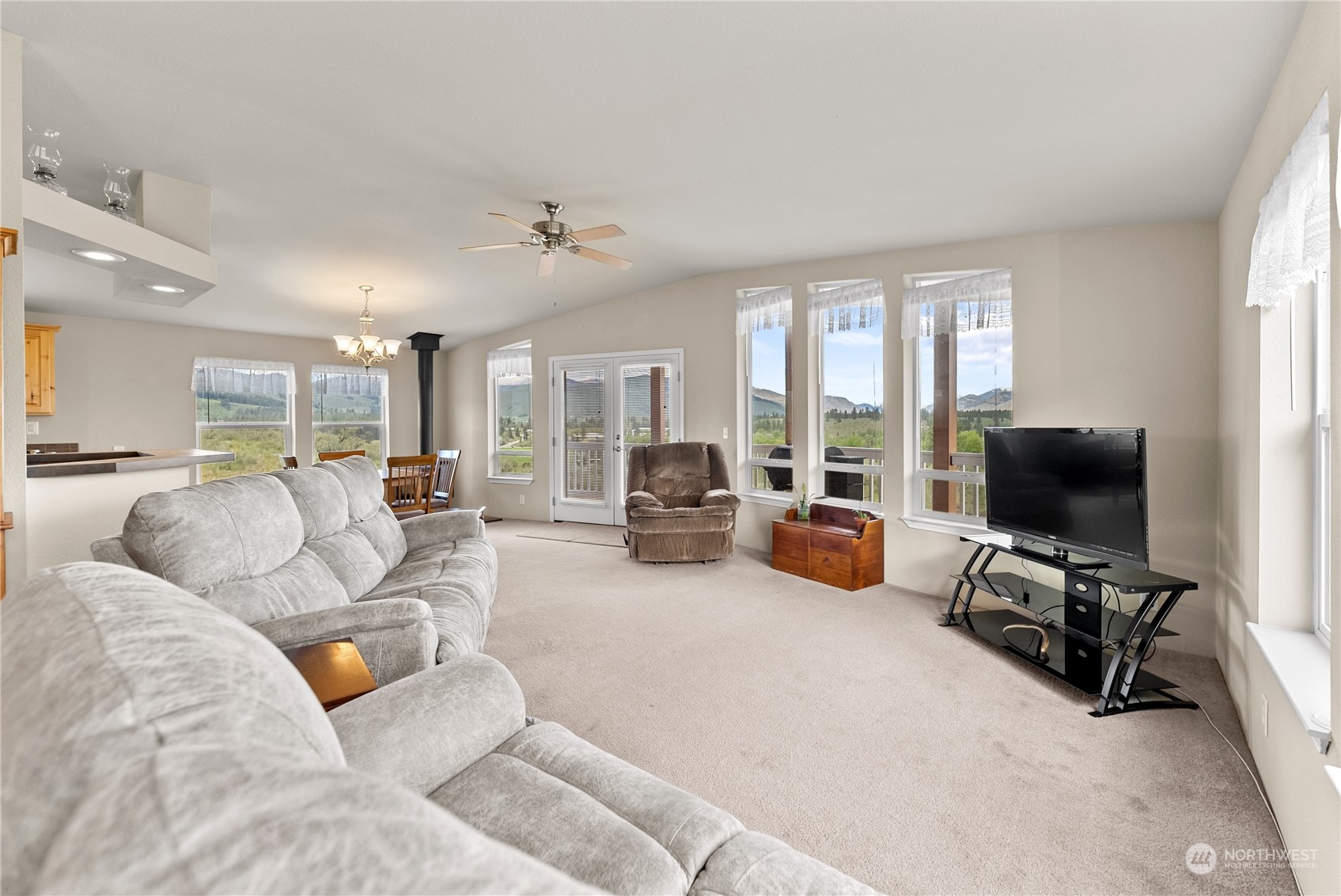 22 Foster Davis Road Winthrop, WA 98862 - Photo 10 of 40 Gallery Image 10