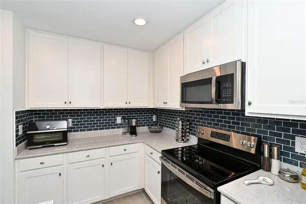 $6,000 | 18028 Gawthrop Drive, Unit 208, Lakewood Ranch, FL 34211