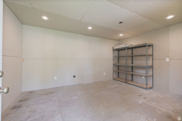 2370 Quail Run Circle East Sandy, UT 84093 - Photo 46 of 54 Workshop featuring concrete flooring, recessed lighting, and 220V power