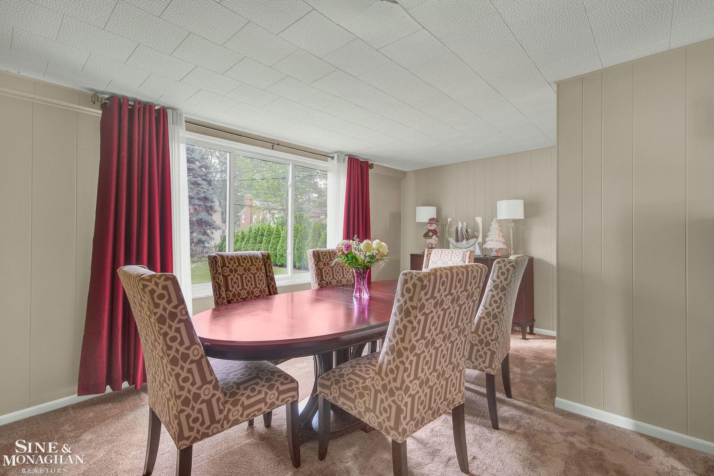 1886 Severn Road Grosse Pointe Woods, MI 48236 - Photo 10 of 38