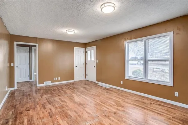 $209,900 | 4928 North Topping Avenue, Kansas City, MO 64119