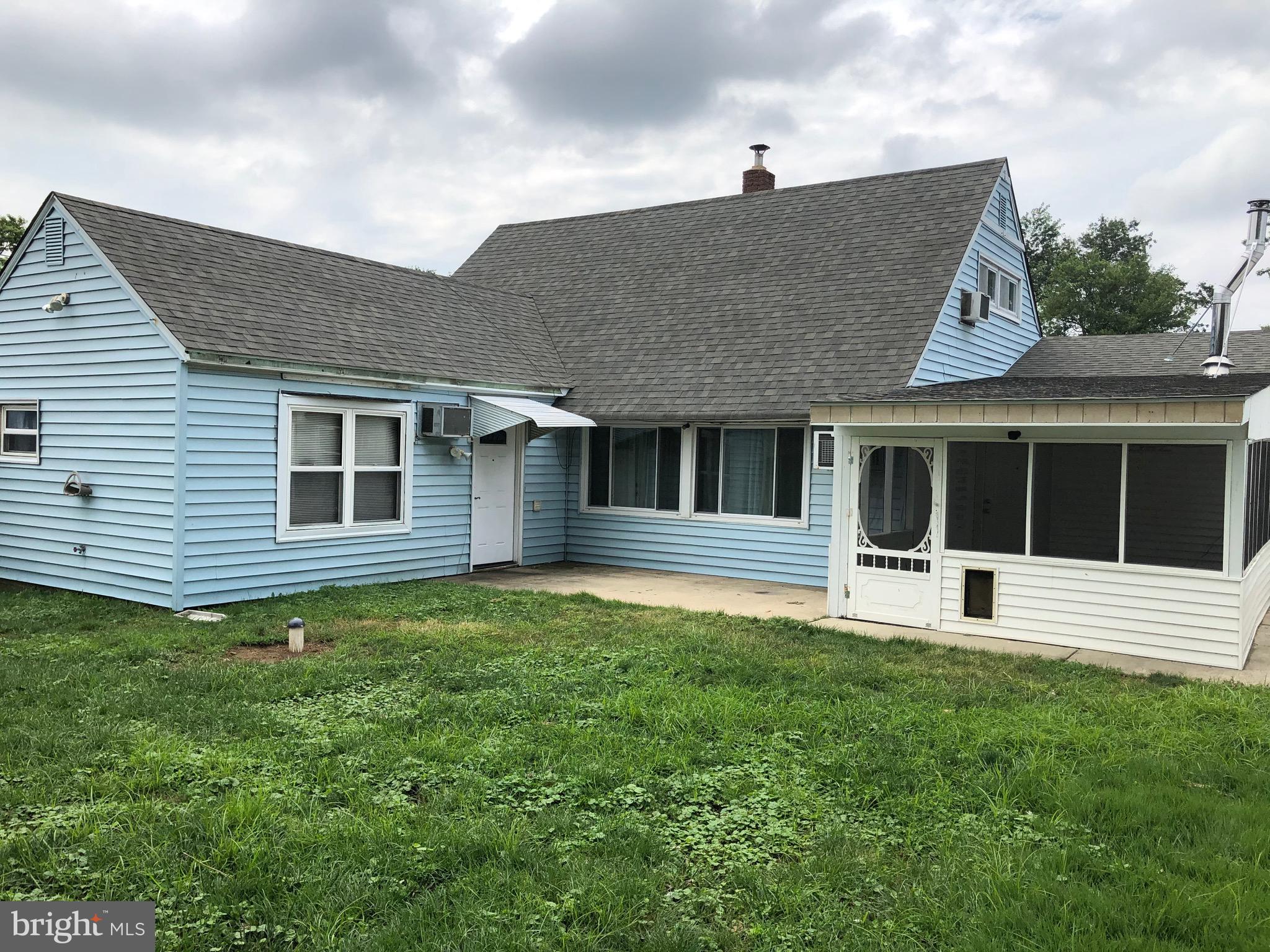 38 Great Oak Road Levittown, PA 19057 - Photo 2 of 28 Backyard