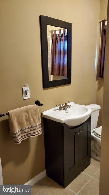 38 Great Oak Road Levittown, PA 19057 - Photo 18 of 28 In law/ master bath