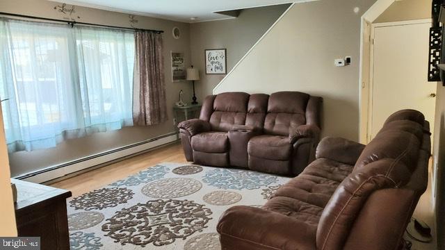 38 Great Oak Road Levittown, PA 19057 - Photo 5 of 28 Living room