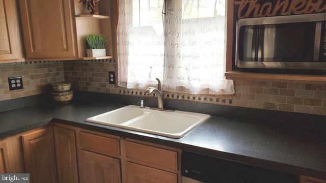 38 Great Oak Road Levittown, PA 19057 - Photo 8 of 28 Double sink
