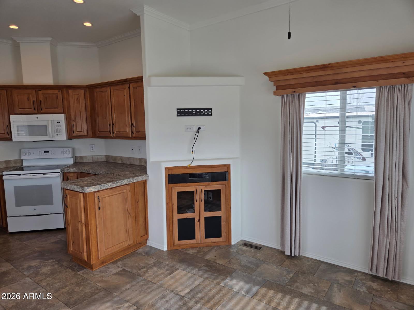 8242 Bogie Loop, Unit 239 Show Low, AZ 85901 - Photo 7 of 24 Living Room