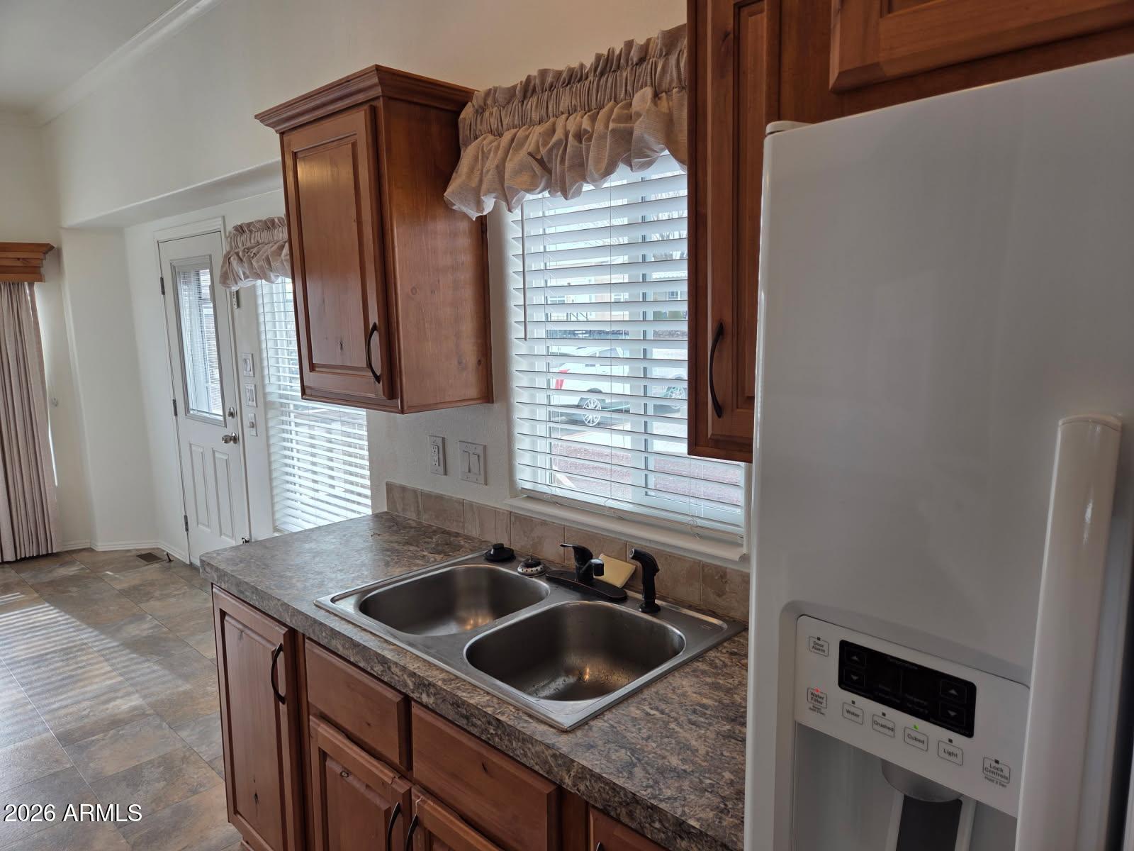 8242 Bogie Loop, Unit 239 Show Low, AZ 85901 - Photo 9 of 24 Kitchen