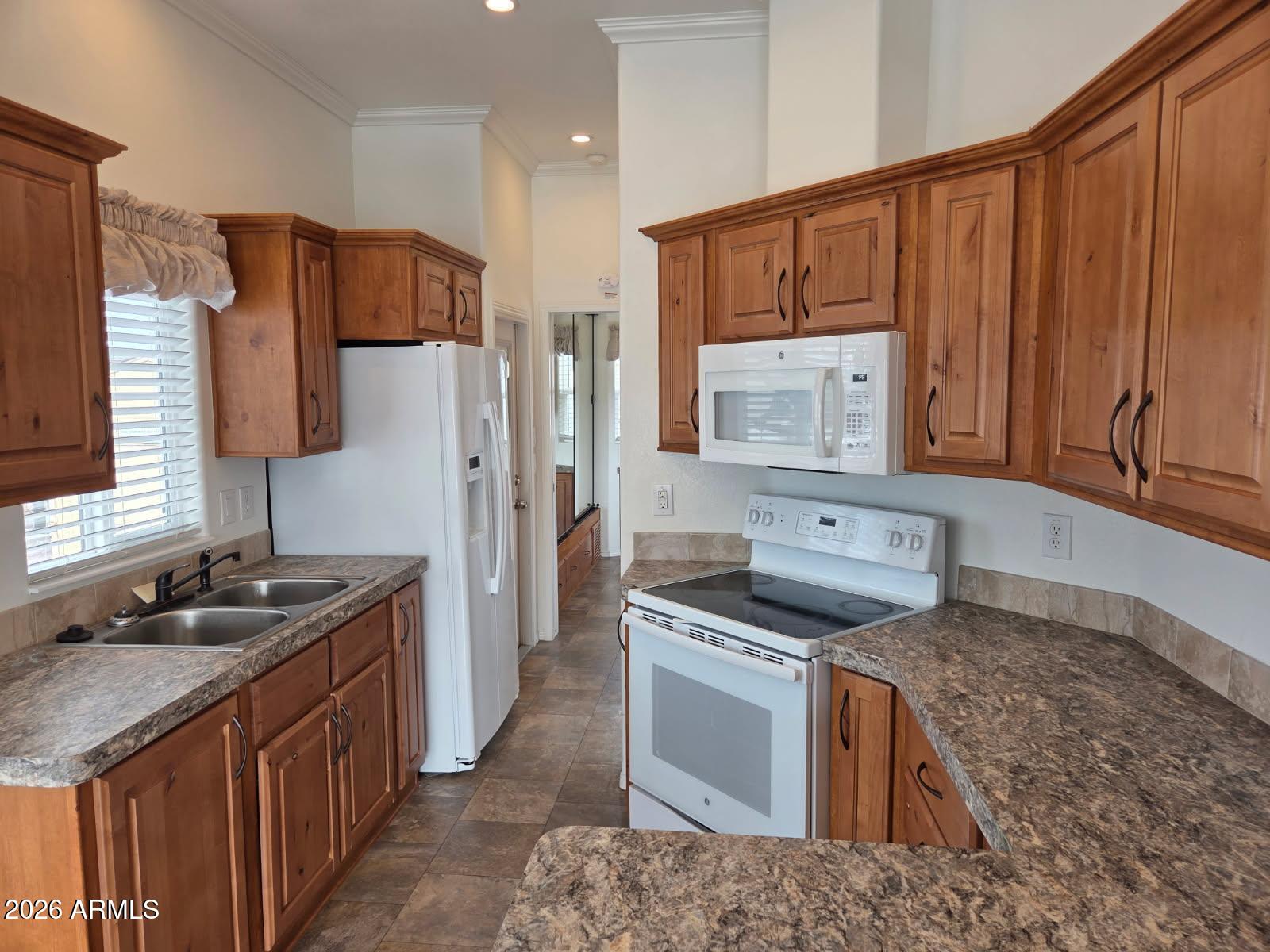 8242 Bogie Loop, Unit 239 Show Low, AZ 85901 - Photo 10 of 24 Kitchen