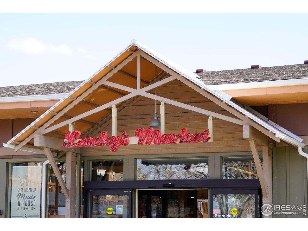 5263 Denver Street Boulder, CO 80304 - Photo 39 of 40 a view of a cafe with a lot of people seating