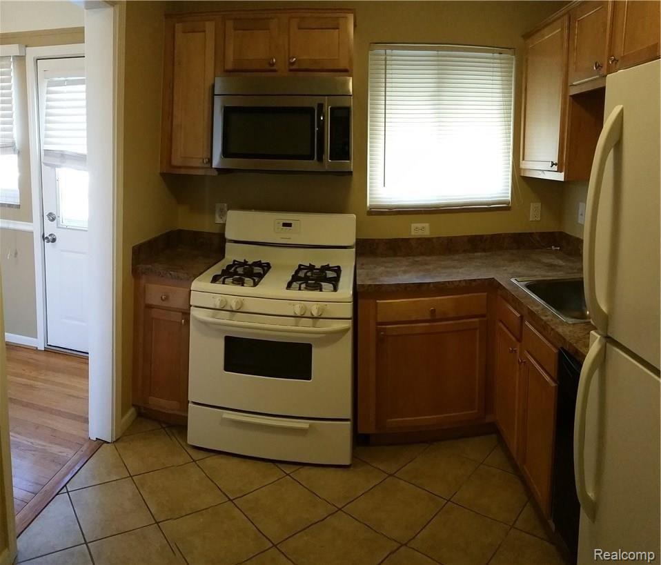 9831 Middlebelt Road Livonia, MI 48150 - Photo 3 of 13 20180322_112713.jpg