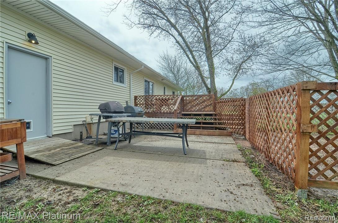 10352 Jennings Road Grand Blanc, MI 48439 - Photo 30 of 37 30-Patio.jpg