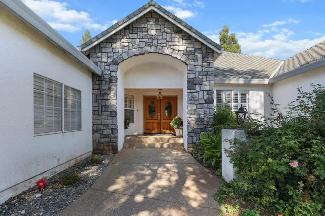 $690,000 | 2366 Templeton Drive, Redding, CA 96002