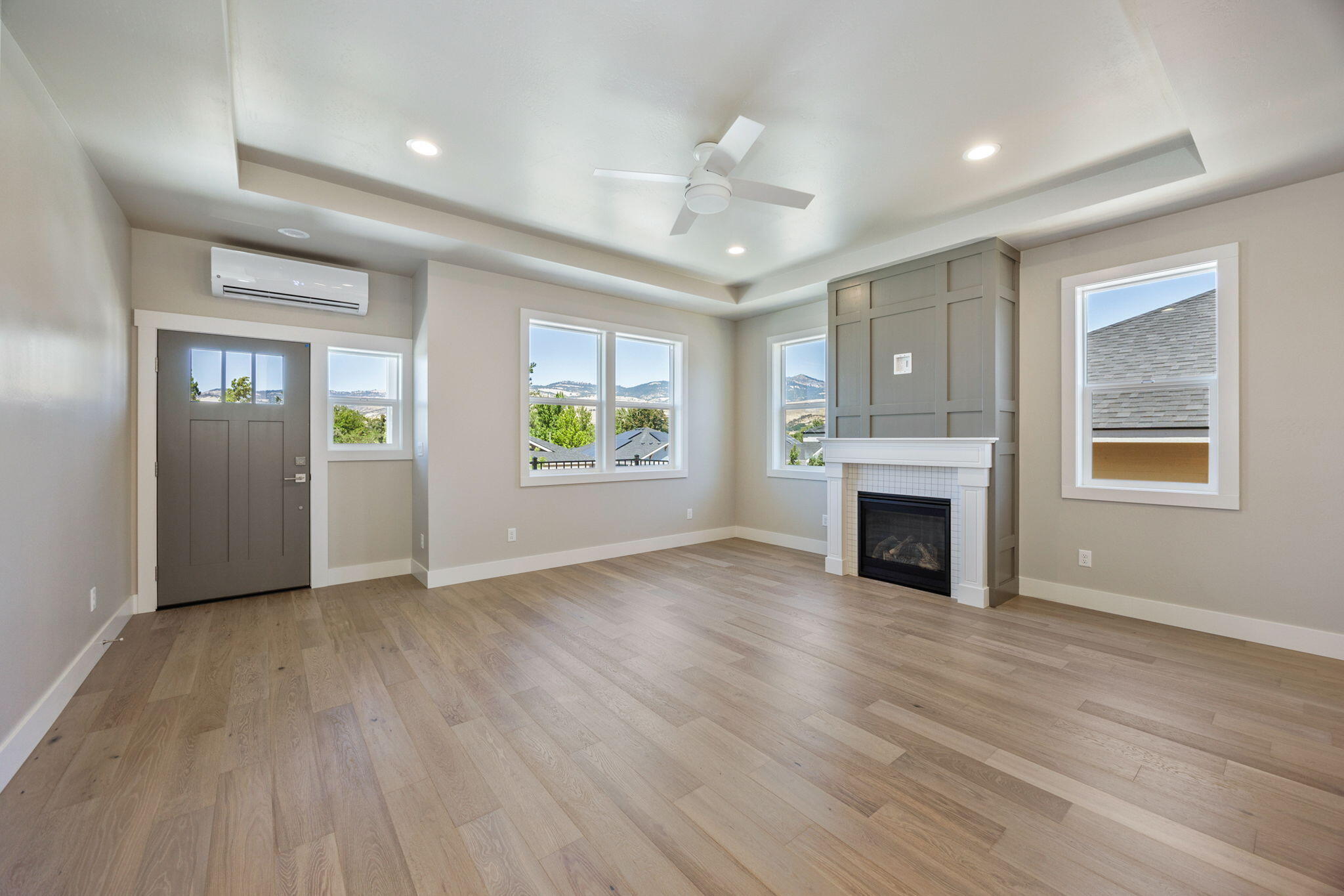 364 Randy Street Ashland, OR 97520 - Photo 3 of 46 Living Area