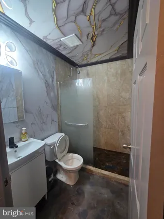 a bathroom with a toilet and a shower