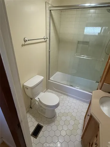 a view of a big room with closet and wooden floor