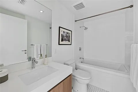 $1,100,000 | 401 North Birch Road, Unit 708, Fort Lauderdale, FL 33304