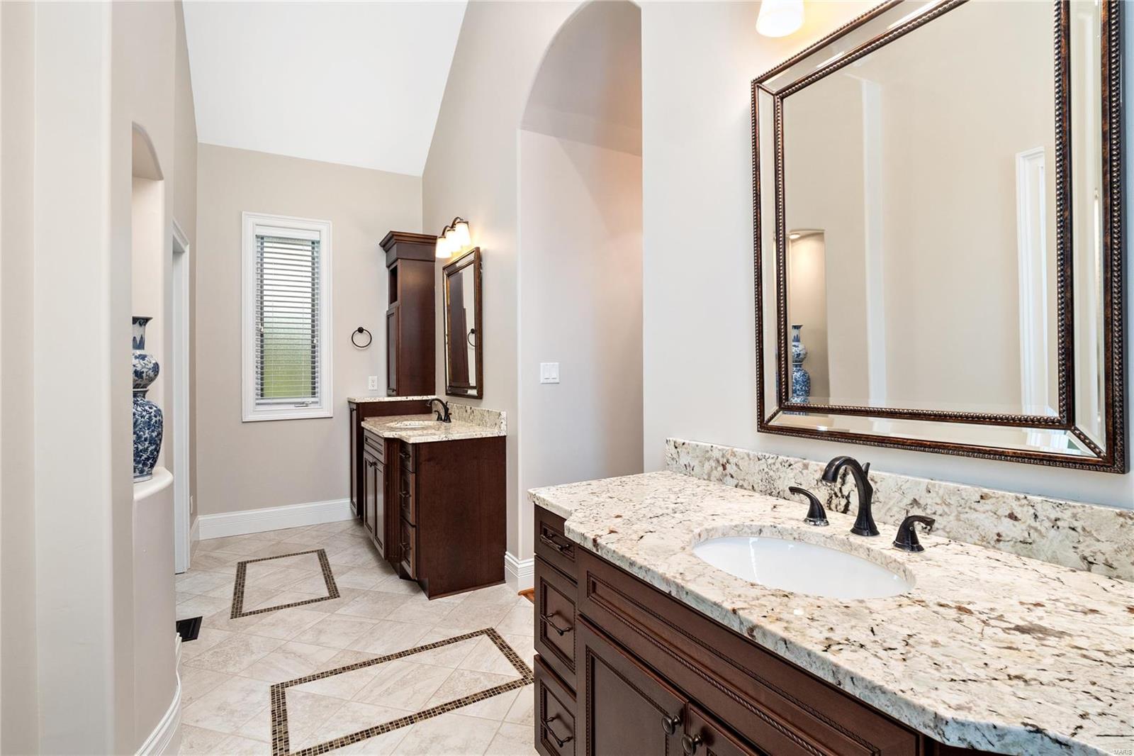 12715 Clayton Road Town and Country, MO 63141 - Photo 28 of 52