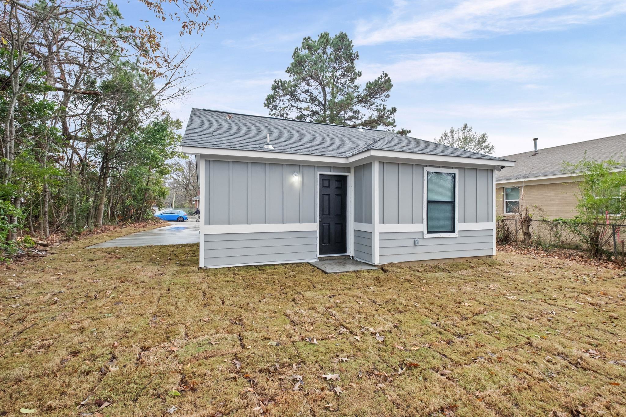 660 Gilleas Road Memphis, TN 38109 - Photo 5 of 5 a view of a house with a yard