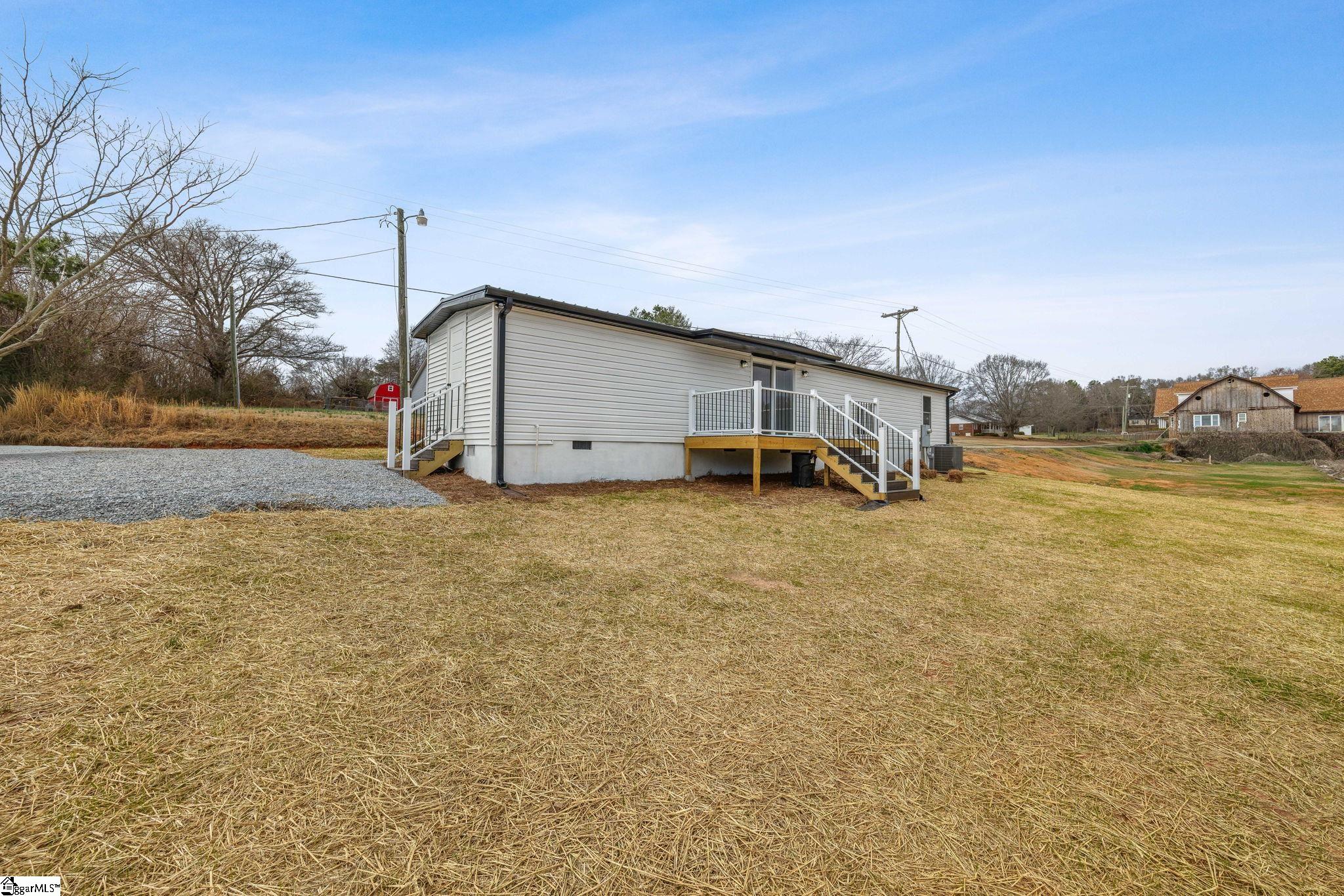 139 Davis Road Easley, SC 29640 - Photo 4 of 33