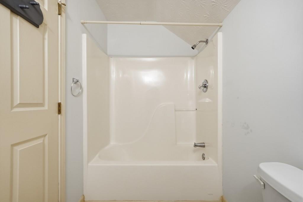 176 Big Oak Tree Road Northwest Adairsville, GA 30103 - Photo 38 of 77 a bathroom with a bathtub