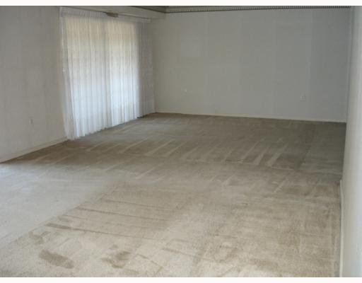 300 Fox Chapel Road, Unit 317 Pittsburgh, PA 15238 - Photo 4 of 16 Living Room.