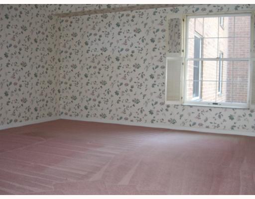 300 Fox Chapel Road, Unit 317 Pittsburgh, PA 15238 - Photo 9 of 16 Master Bedroom.