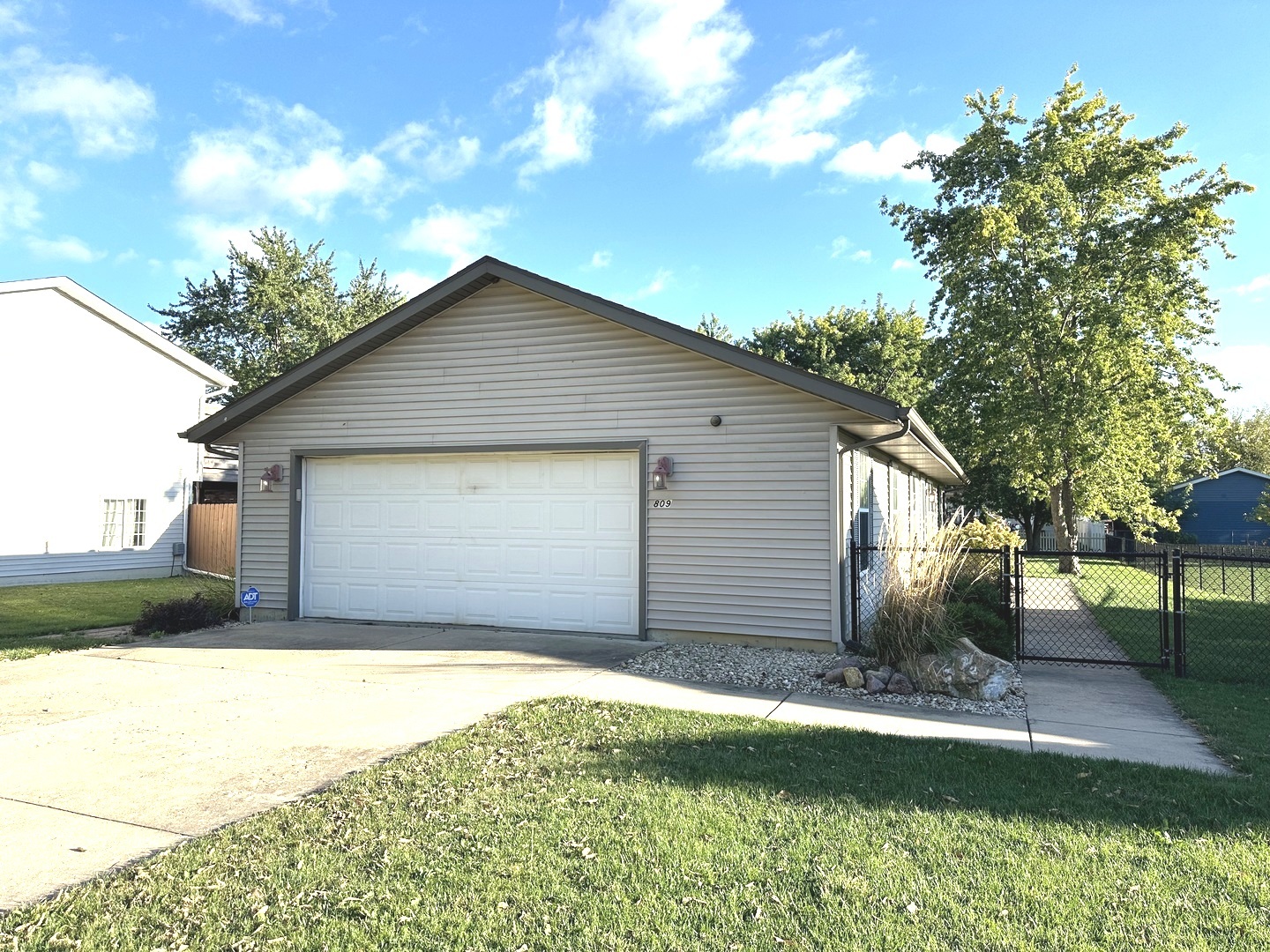 809 Caton Street Ottawa, IL 61350 - Photo 2 of 20 Gallery Image 2