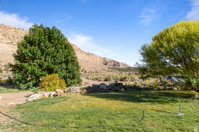 3135 North Thompson Cyn Road Green River, UT 84525 - Photo 39 of 41 View of green lawn with a mountain view