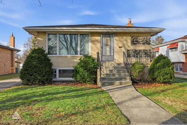 $349,900 | 9028 Meade Avenue, Oak Lawn, IL 60453
