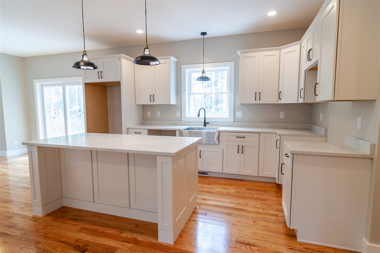 81 Kelly Road Salem, NH 03079 - Photo 7 of 21