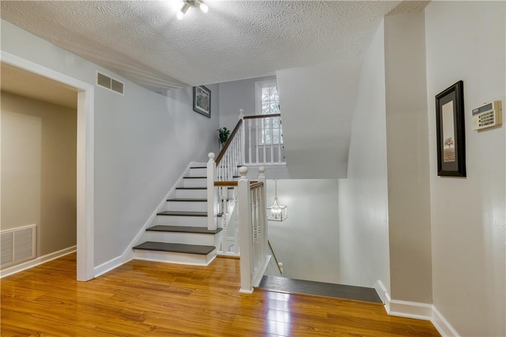 1445 Oakridge Circle Decatur, GA 30033 - Photo 12 of 23