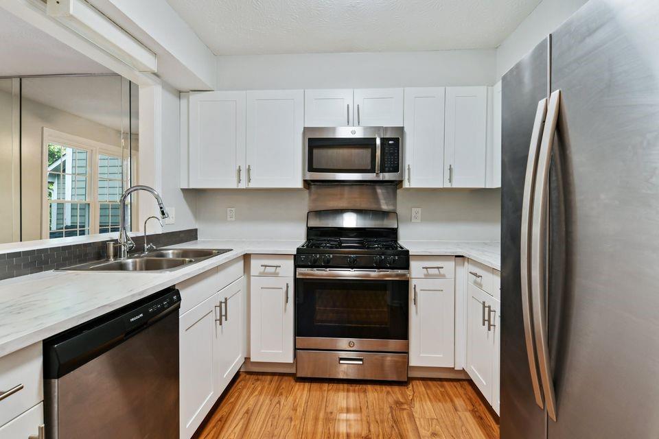 1445 Oakridge Circle Decatur, GA 30033 - Photo 3 of 8