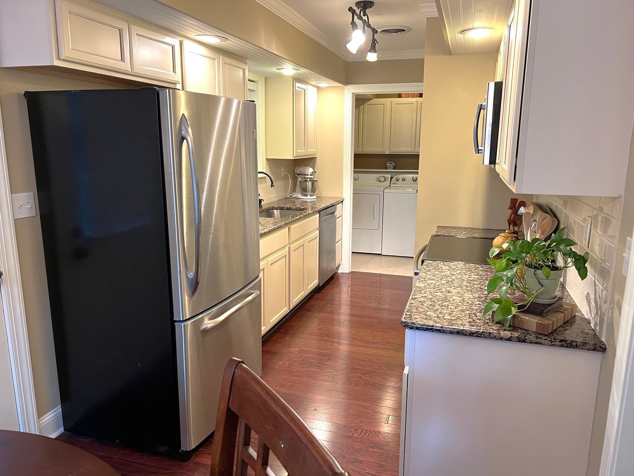 499 Rutledge Cove Collierville, TN 38017 - Photo 7 of 20 a kitchen with stainless steel appliances granite countertop a refrigerator a oven a sink and a granite counter tops