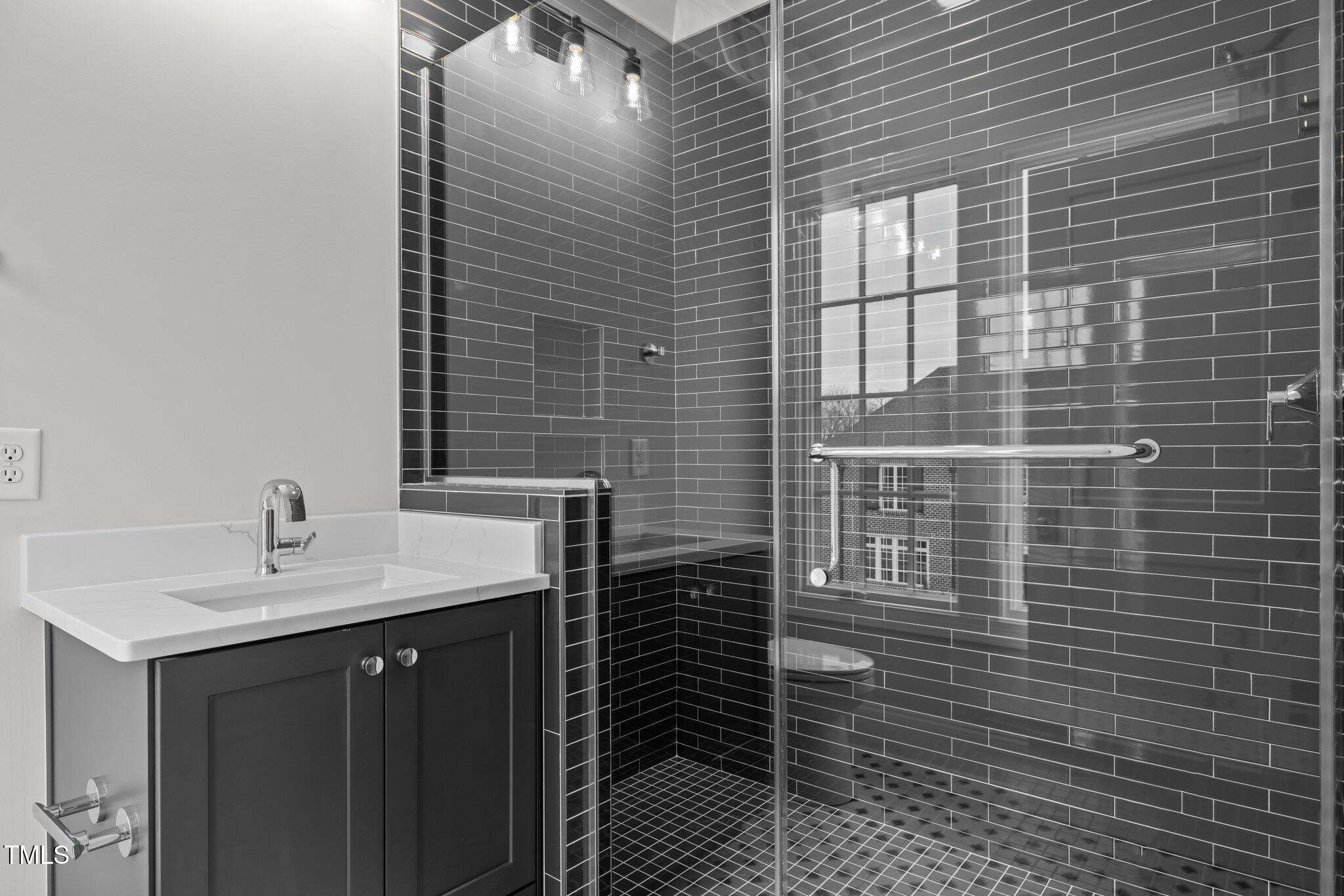 2642 Marchmont Street Raleigh, NC 27608 - Photo 45 of 66 40-web-or-mls-5Z8A3401