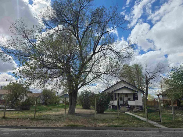 $200,000 | 171 North Iowa Avenue, Guernsey, WY 82214