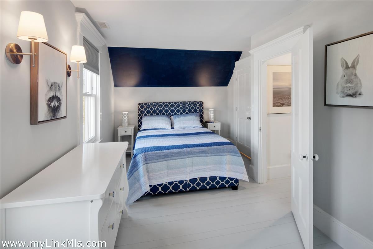 16 S Road Chilmark, MA 02535 - Photo 26 of 30 a view of entryway