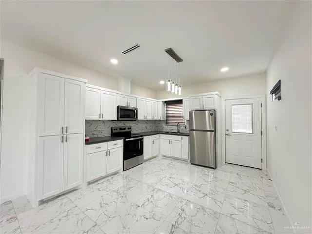 $1,150 | 2304 East San Andrea Street, Unit 2, Edinburg, TX 78542