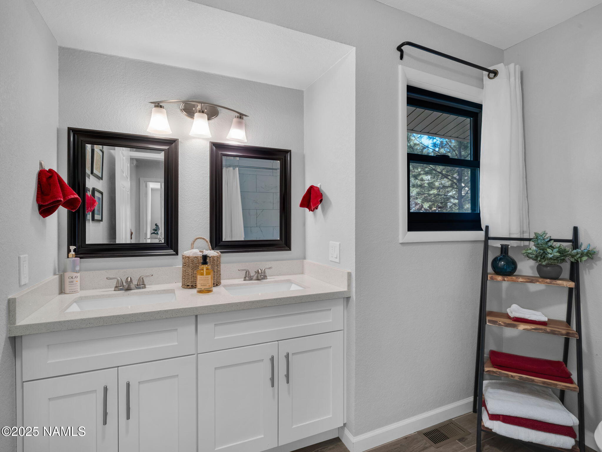 2201 North Fox Hill Road Flagstaff, AZ 86004 - Photo 20 of 38 a bathroom with a sink and a mirror