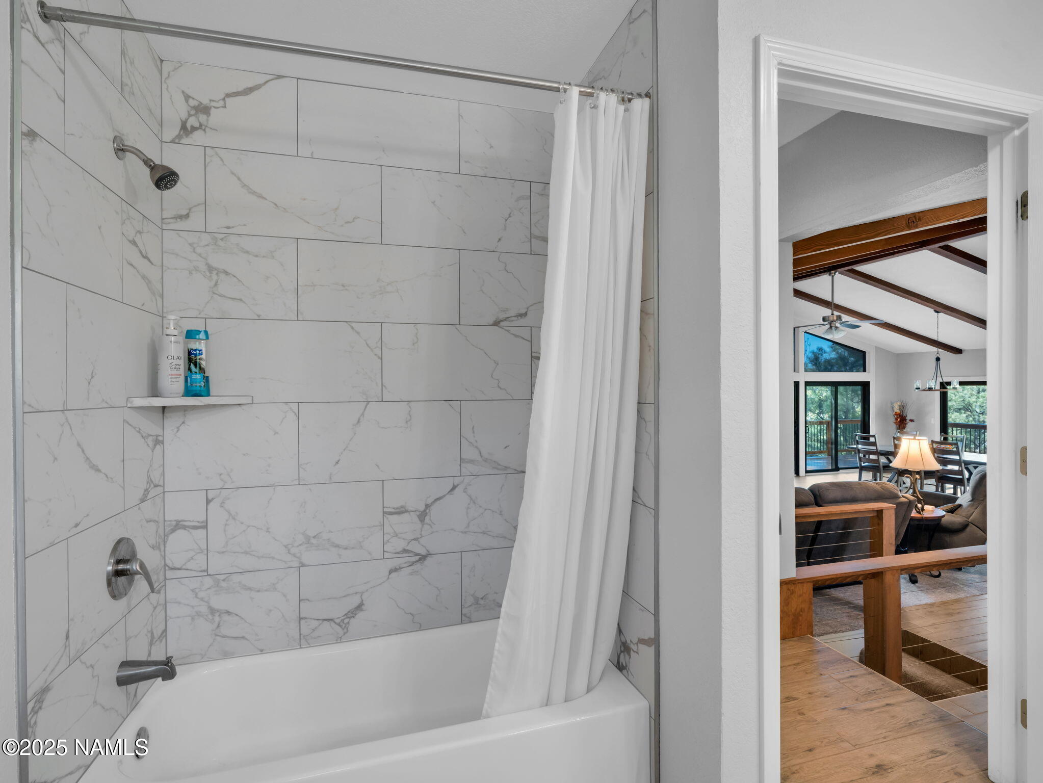 2201 North Fox Hill Road Flagstaff, AZ 86004 - Photo 21 of 38 a bathroom with a shower and yard