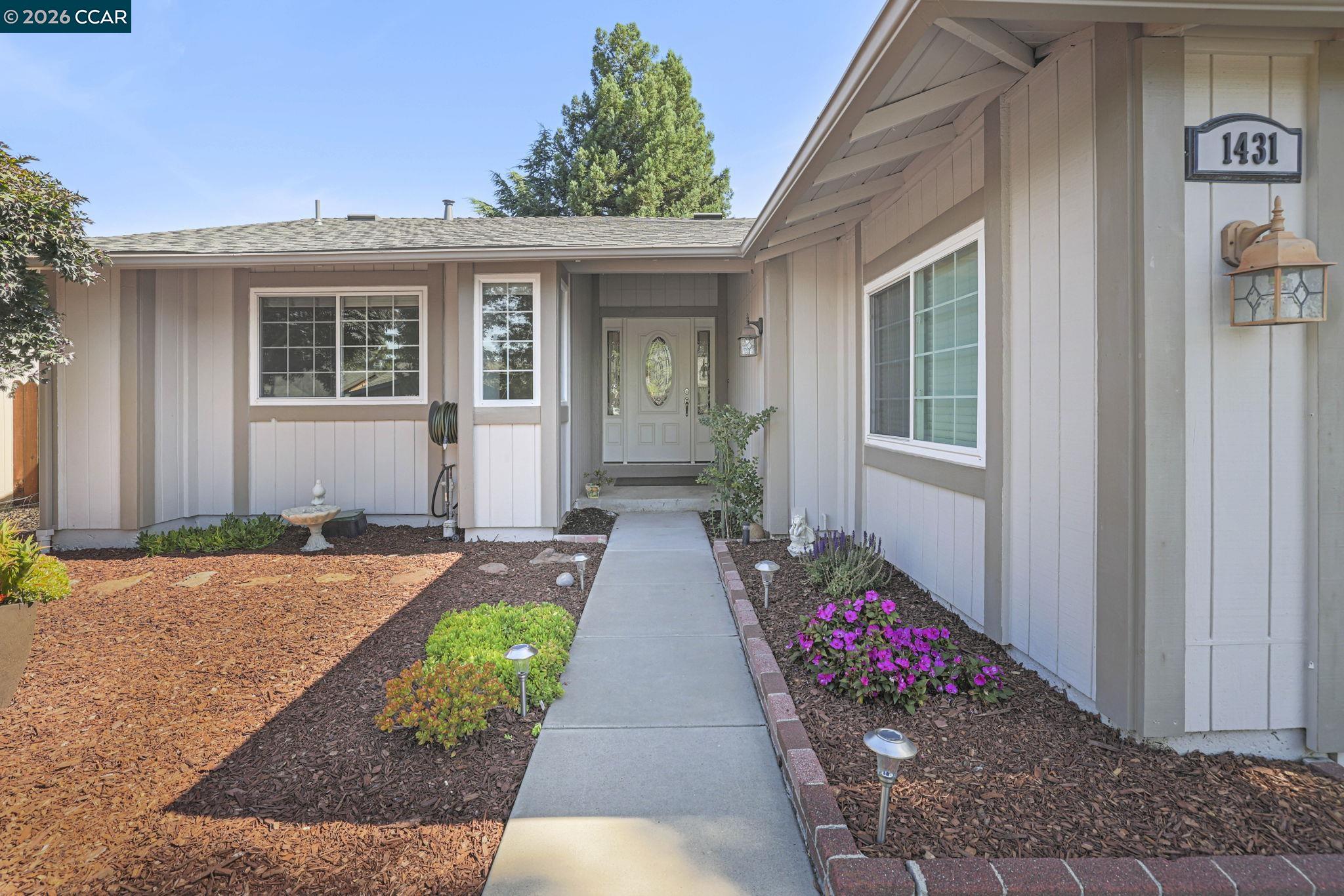 1431 Ridgewood Drive Martinez, CA 94553 - Photo 4 of 32