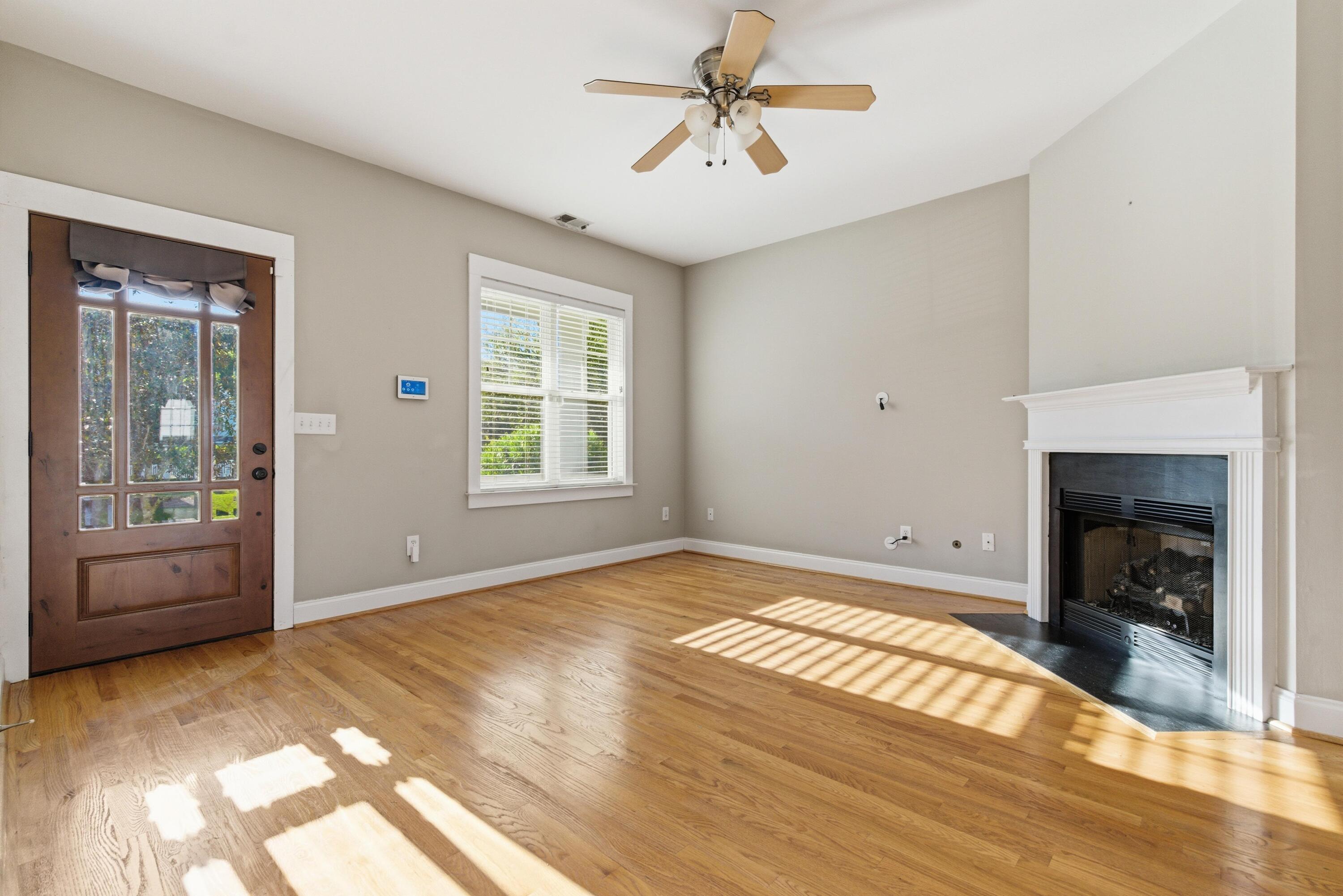 203 Hydrangea Street Summerville, SC 29483 - Photo 6 of 43 DSC09272